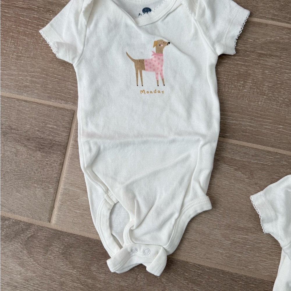 Charming White Dog Print Bodysuit for Kids (set of 7) - Days of the week